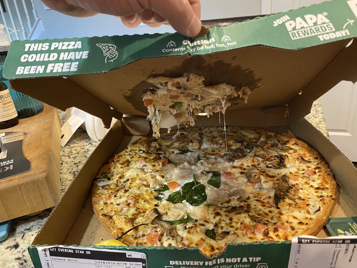SmithDadof3's tweet photo. Hey @PapaJohns when I pay $53 for a pizza and a wings. I would like the pizza to be edible and not destroyed by the delivery driver. https://t.co/7qkkrukyEQ