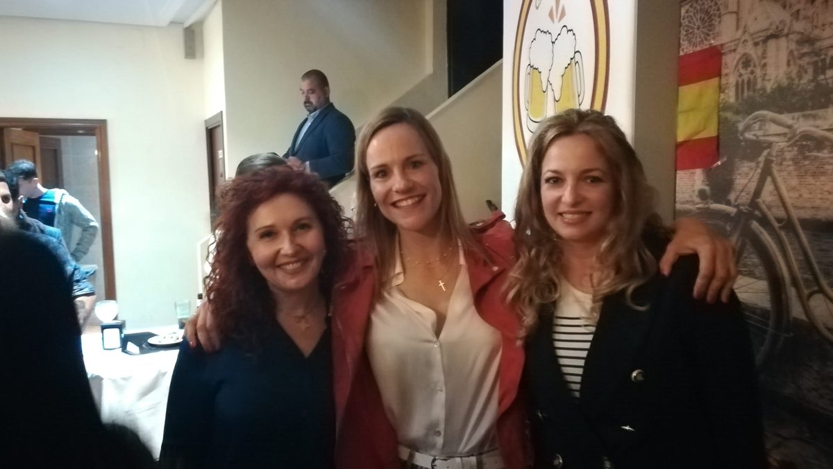 VoxMoralejaDeEn's tweet photo. Nuestra candidata y el equipo de VOX Moraleja de Enmedio se han reunido esta tarde con Rocío Monasterio y la candidata de VOX Fuenlabrada. https://t.co/B0ndDkDoe0