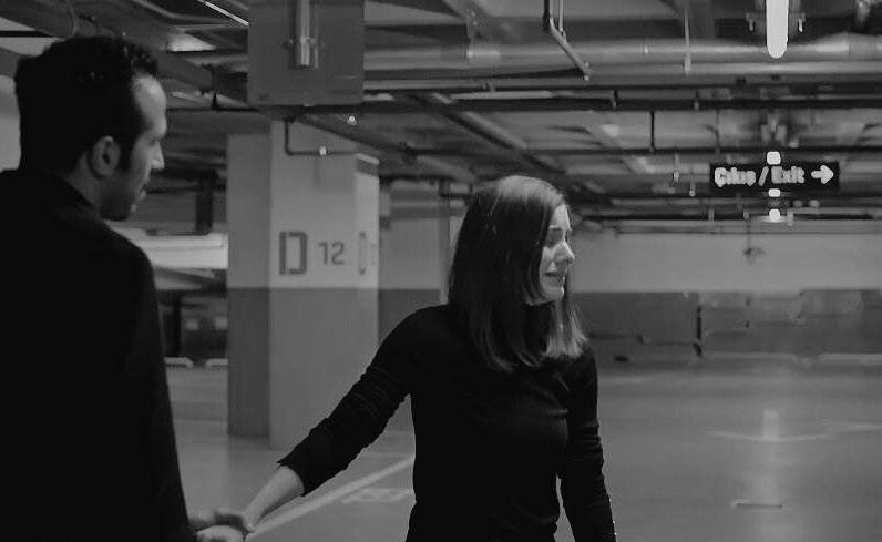 Mahvolmuşum... Cem Adrian'ın şarkısı benim için bu sahnededir.🥺 #absun #YaliCapkini #YalıCapkıını