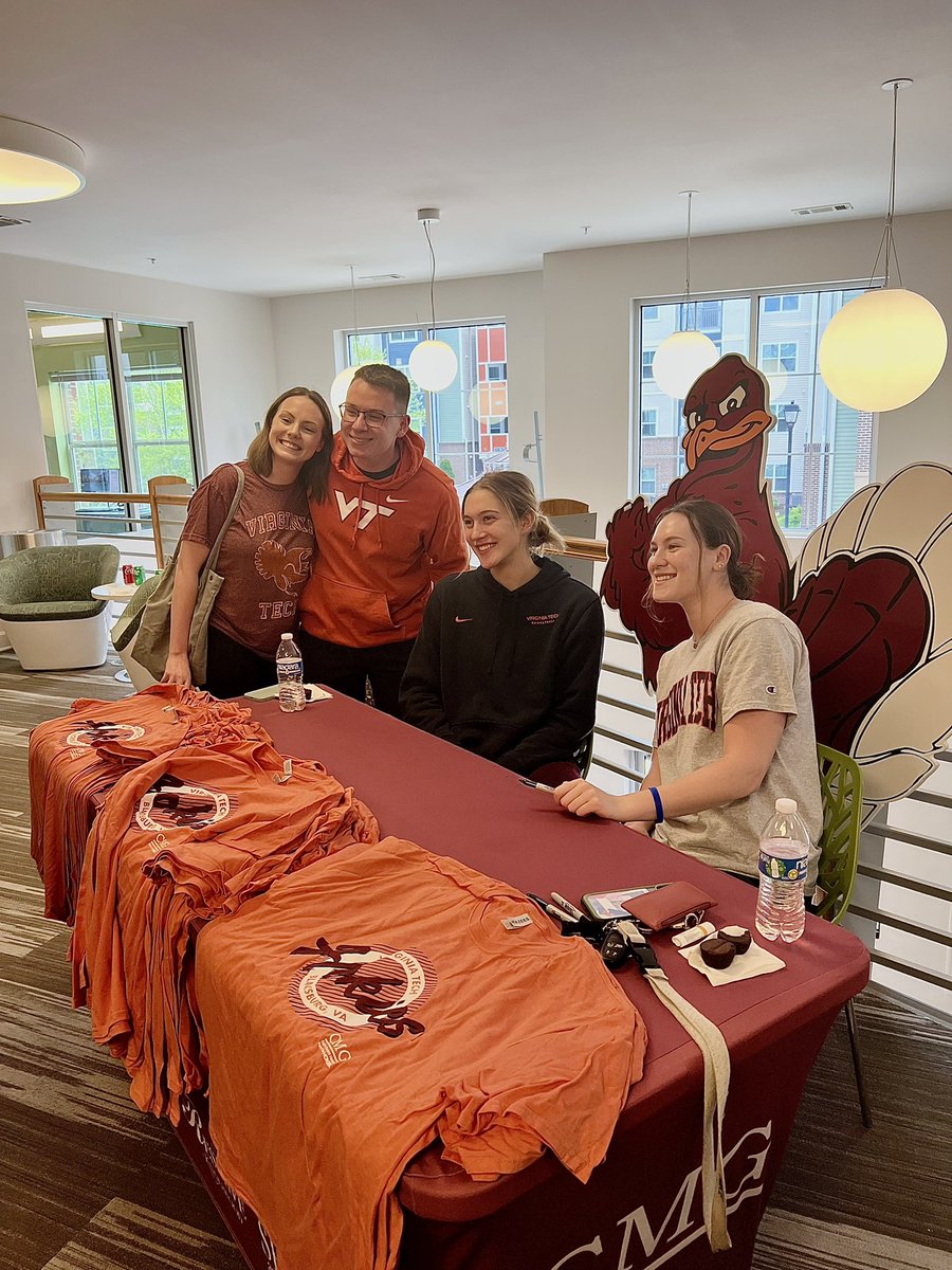 cmgleasing's tweet photo. The Edge Apartments had a great turnout at their resident event which kicked off #VirginiaTech family weekend. Thanks to @caylanicole22 and @elizabethkitley for stopping by for a signing! #cmgleasing https://t.co/txKEbqfrfK