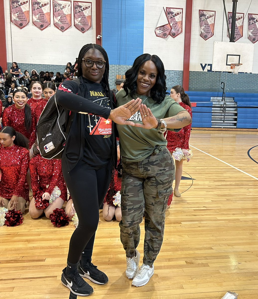 LoveJonesABJ's tweet photo. Closed the week out with a STAAR Pep Rally! Thank you Soror White and the MacArthur High School Cardettes for slaying the stage!! @SamhoustonMS https://t.co/waRUvGlKIl