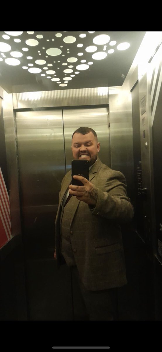 borat3's tweet image. My best mate takes a good selfie @jamiesharp3