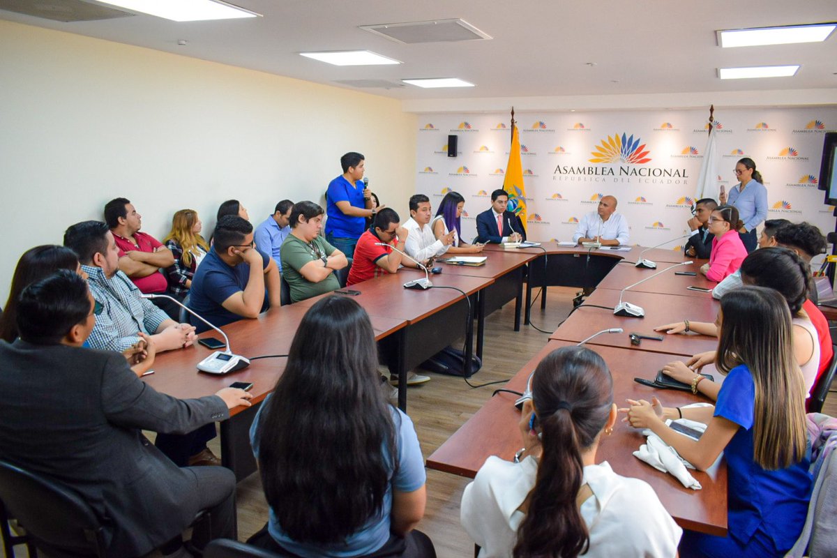 FGuevara95's tweet photo. El día de hoy fui invitado al conversatorio liderado por el Asambleista @wgomezr, dónde se revisó y se debatió las posibles reformas a la Ley de Juventudes y la LOES, espacio vital para la juventud 🇪🇨 . @JulyAlvarezLoor @vamosug https://t.co/6fMGb4MjdG