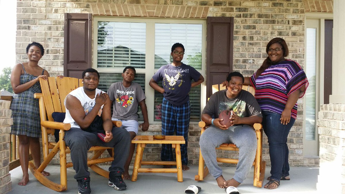 DrFDubs's tweet image. 1/3: My brother, Darryl Lynn Fussell, II was murdered by police last night while experiencing active psychosis. As I prepare for the prospect of his mugshot appearing on the internet and racists saying he deserved it, I wanted to share these photos of who he really is.