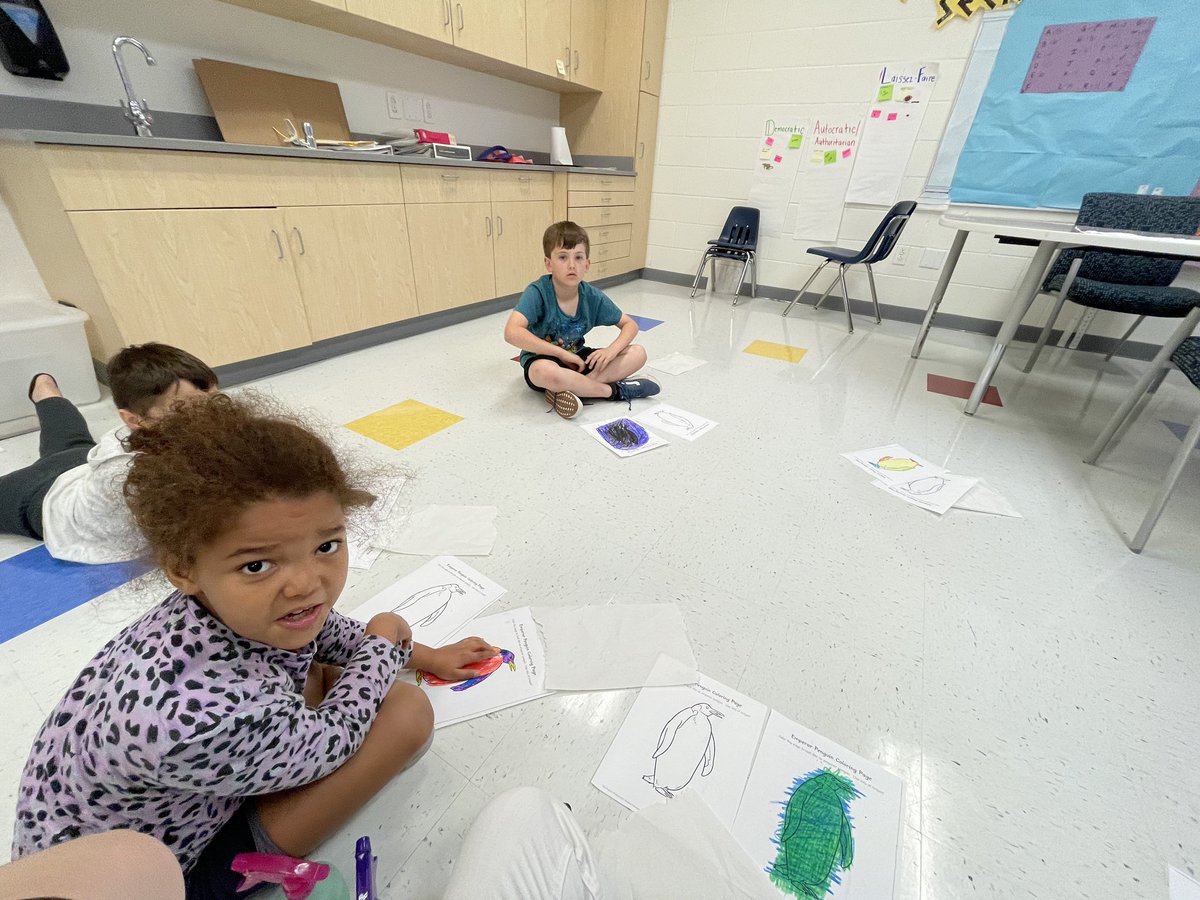 🤔How do emperor penguins stay dry? 

1st &amp; 2nd graders learned how penguins coat their feathers with oil by preening ! We explored how this oil repels the water ❌💧just like the wax from a crayon 🖍️

<a href="/MCPS_VA_Gifted/">MCPS_VA Gifted</a>