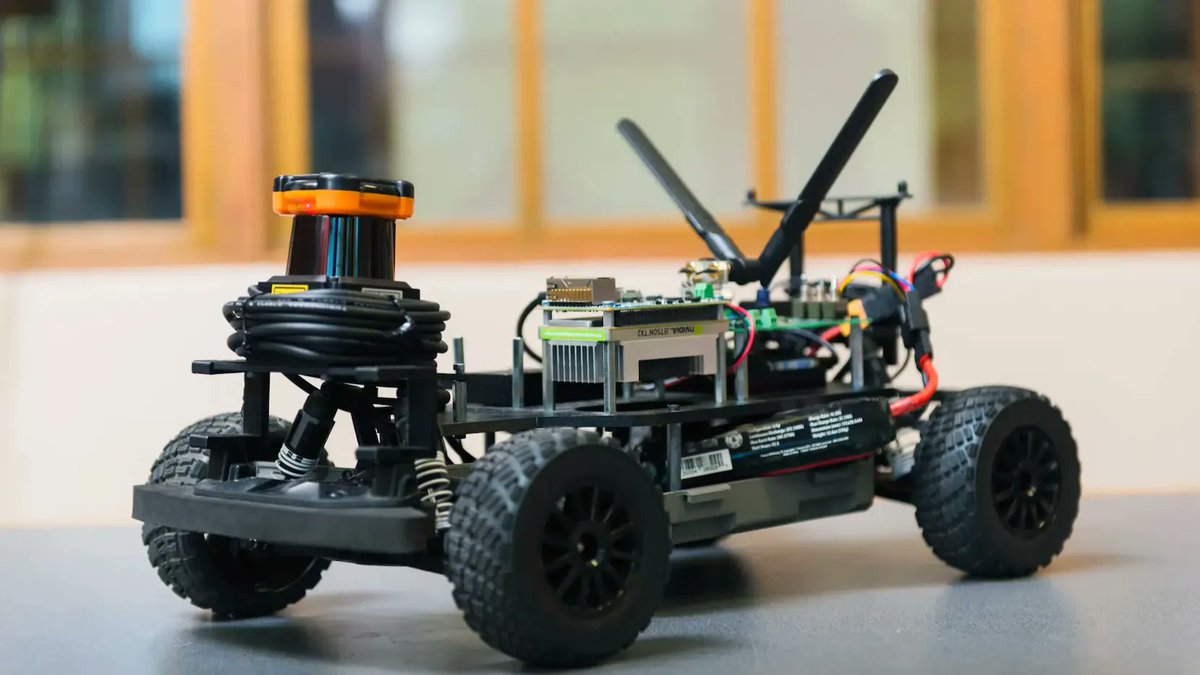 Hacksterio's tweet image. Autonomous RC car achieves top speed using racing lines: bit.ly/3GJL986