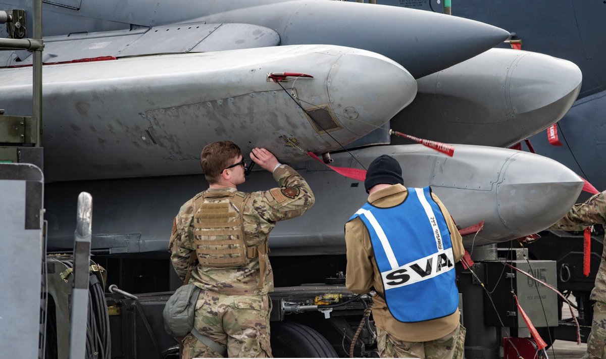 Hans Kristensen on Twitter "Bomber nuke loading exercise at Minot AFB as part of 