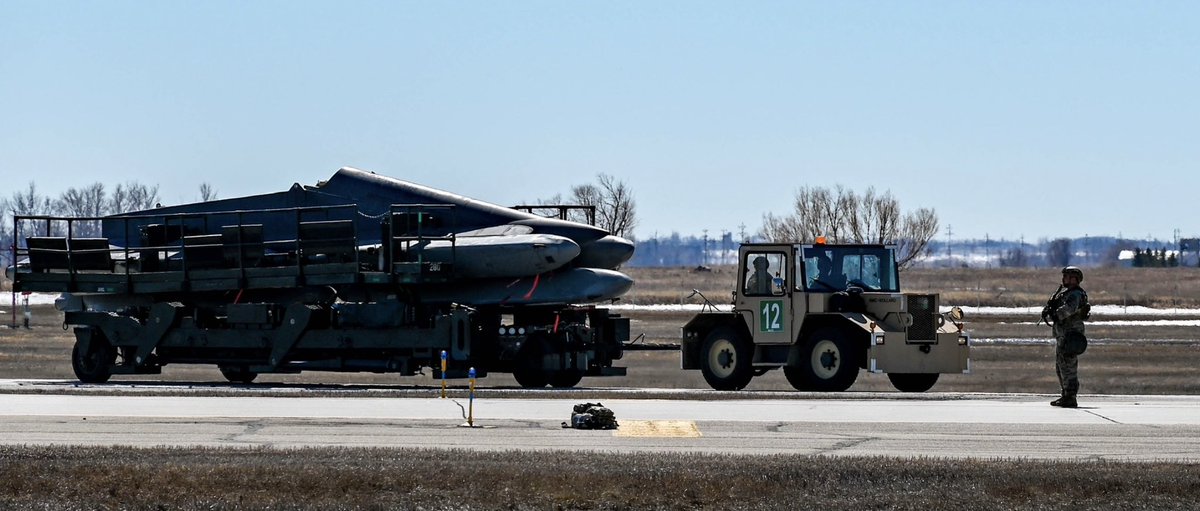 Hans Kristensen on Twitter "Bomber nuke loading exercise at Minot AFB as part of 