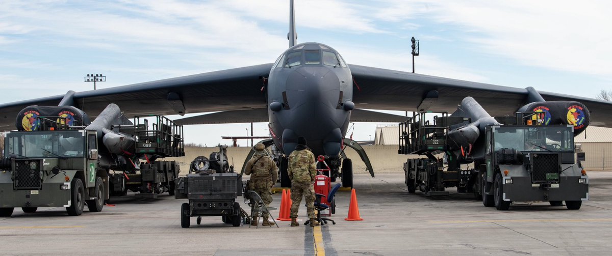 Hans Kristensen on Twitter "Bomber nuke loading exercise at Minot AFB as part of 