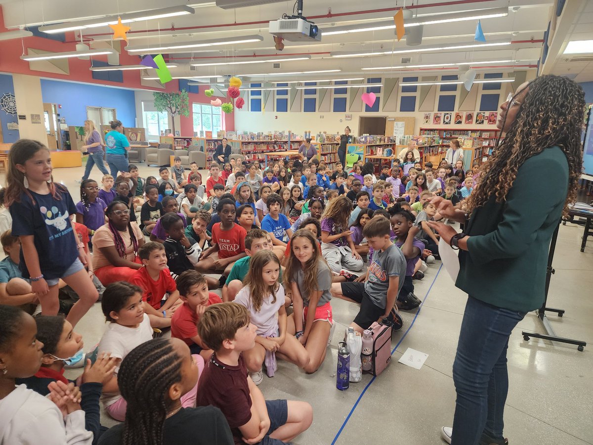 All the Books w/Mrs. Schneider📚🌻 tweet media