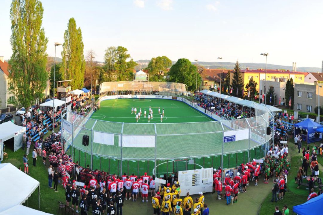 CLL's tweet photo. ☑️ Playing outdoors* (again)
☑️ Competing internationally to promote box* (again)
*it's what we do