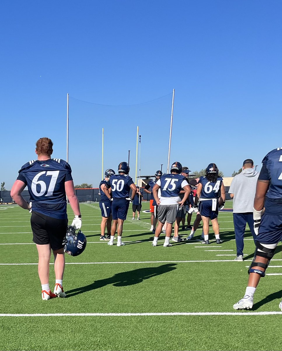 coachbradybrown's tweet photo. Thanks @KurtTraylor @CoachTraylor & @UTSAFTBL for having @JPS_DFB out to practice and meetings yesterday! Great to come back home to see the great things happening @UTSAFTBL π₯#Runner4Life #BirdsUp @CoachBanda_SHS #WeAreDFB https://t.co/gpAUesDID7