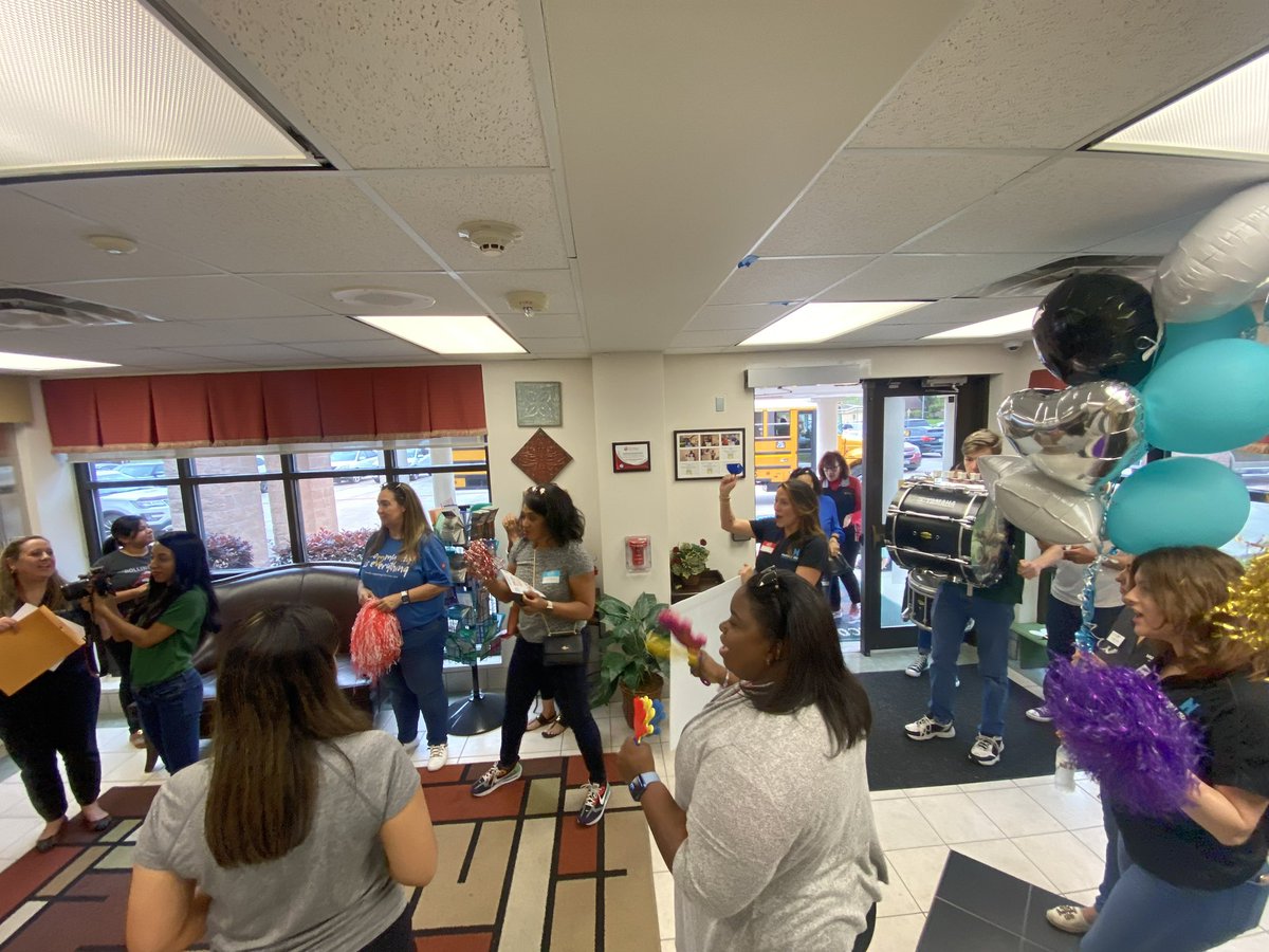 HumbleISD_OE's tweet photo. Hoot hoot! Two of our phenomenal teachers, Mrs. Criner and Mrs. Tharling both got their grants funded through @HumbleISD_FDN !! They received funds for some great chapter books for struggling readers to enjoy the love of reading, and a mobile STEM cart! So exciting! https://t.co/g0EbVa0Gdt