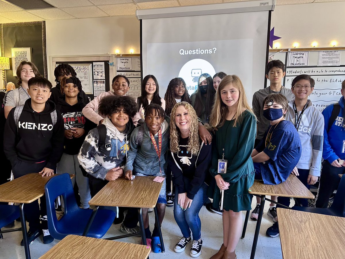 ShannonSEverett's tweet photo. Career Day @CreekValleyMS 💙 https://t.co/jDwM3x1G2E