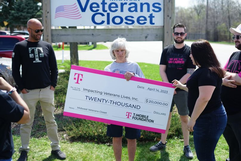 Lisseth Loyo-Grimaldo (@lloyo1) on Twitter photo We had the great honor of volunteering & presenting a donation to our friends at <a href="/MdwstVetCloset/">Midwest Veterans Closet - Impacting Veterans Lives</a> We love the work they do to support our Veterans & their families ❤️ We look forward to seeing you at your new space soon!
#MagentaGiving #TeamMagenta We had the great honor of volunteering & presenting a donation to our friends at <a href="/MdwstVetCloset/">Midwest Veterans Closet - Impacting Veterans Lives</a> We love the work they do to support our Veterans & their families ❤️ We look forward to seeing you at your new space soon!
#MagentaGiving #TeamMagenta