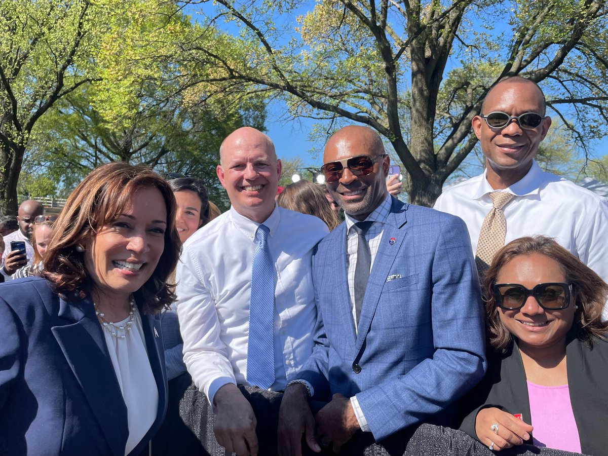 ACEC_MW's tweet photo. ACEC/MW leadership met with Vice President Harris at Investing in America Event yesterday in DC
Read more here: https://t.co/wE7CA1I8bv
#acecmw #investinginamerica #bridges #engineering #advocacy
@ECSlimited @foxxstem @wspusa @USDOTFHWA https://t.co/AuP0ZQBK0O