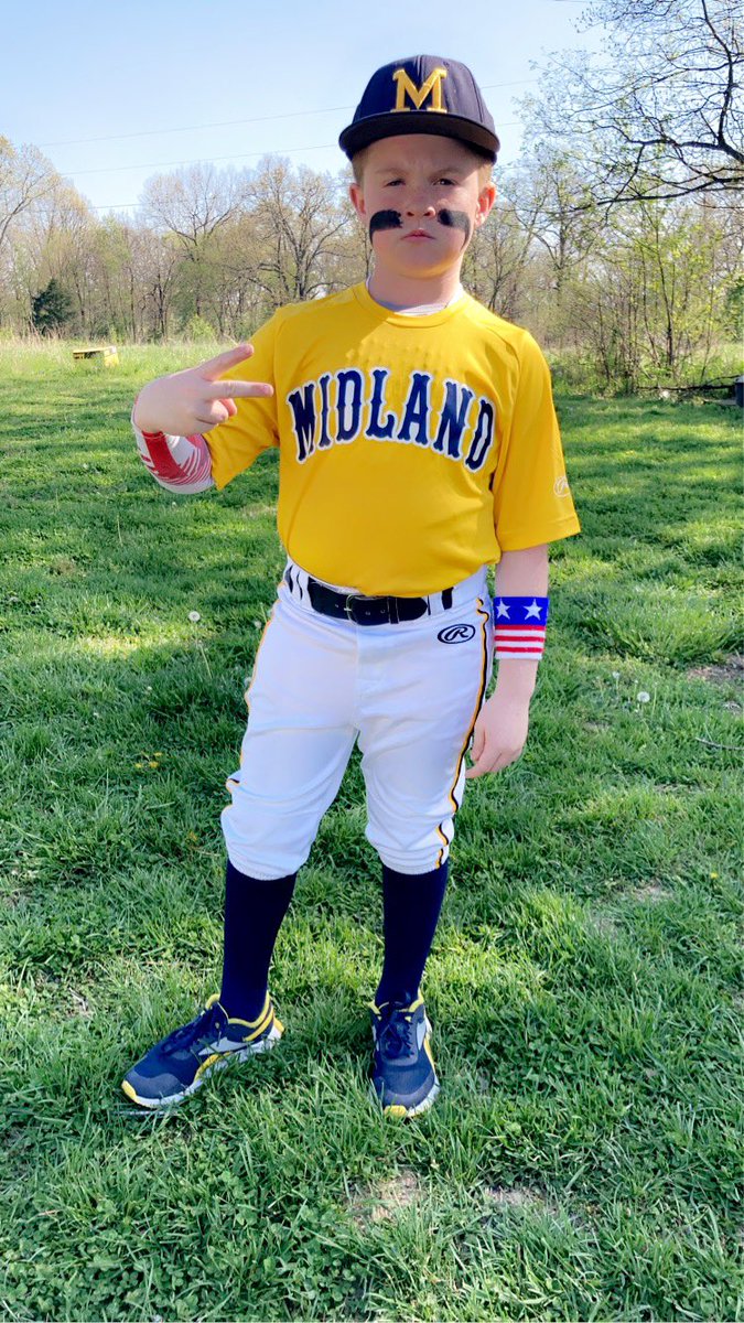DRebTaylor's tweet photo. Tourney bound for #TheMidget and his @Midland_Spfld 10U team. https://t.co/WHIduxS2O2