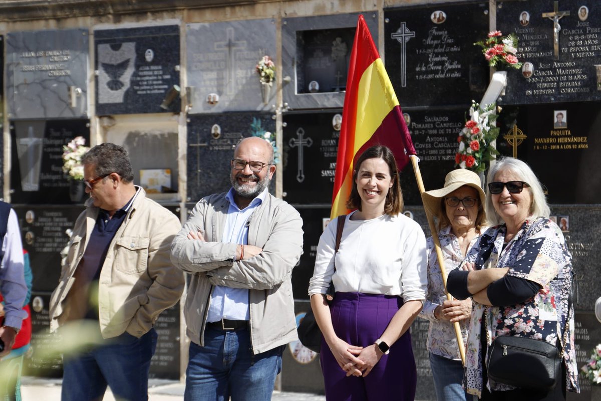 Acaba el 14 d'Abril, Dia de la República, però no s'acaba el republicanisme, el progrés d'un poble alegre i combatiu és sempre imparable. 
Llibertat, igualtat i fraternitat.
#República #14Abril