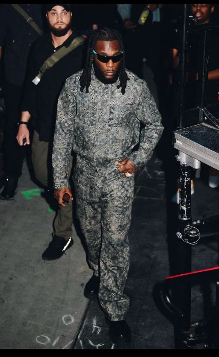 YaY ️ on Twitter "Burna's Body guard is cute Sha 😊"