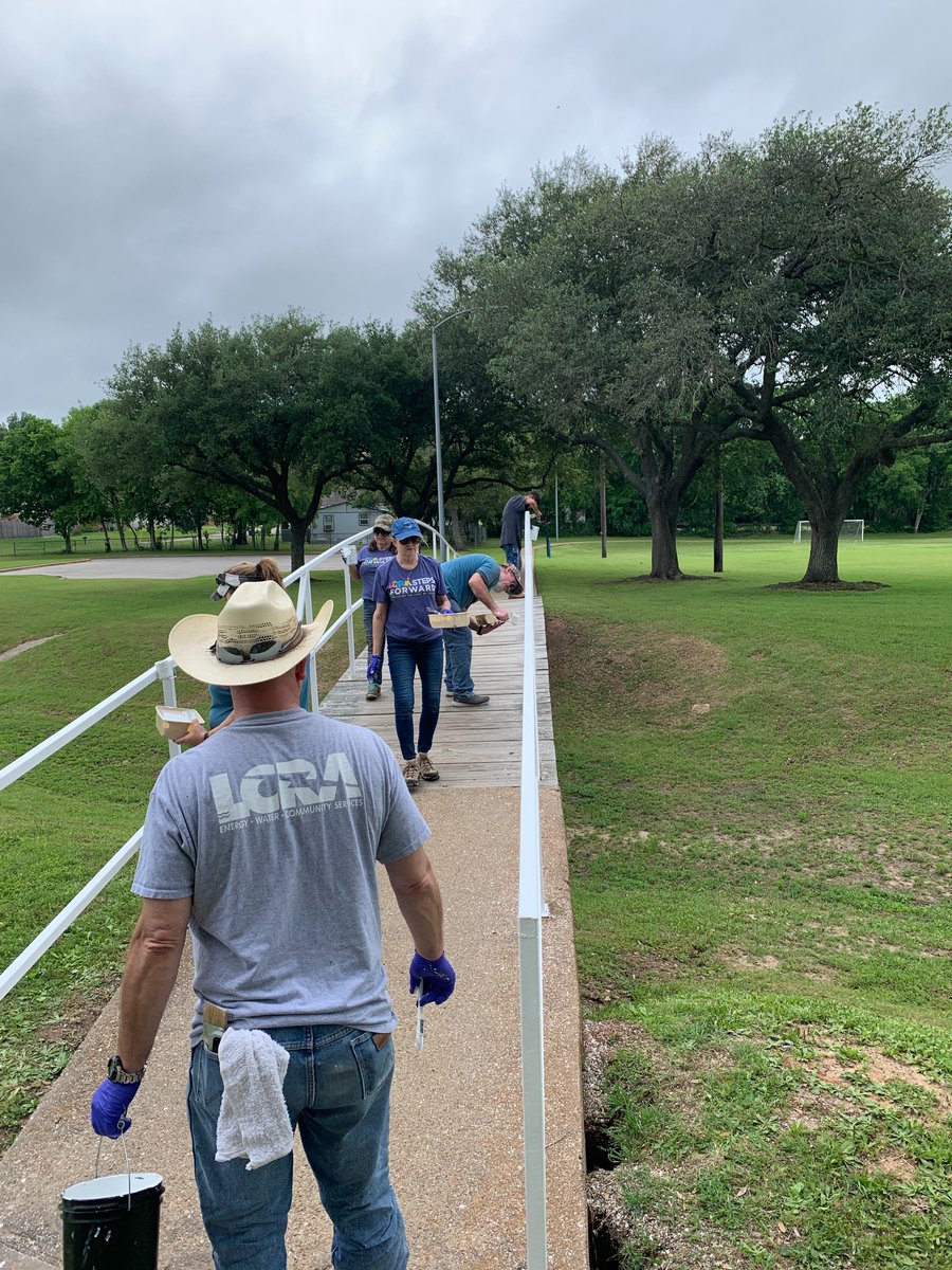 sec2324's tweet photo. Great day to volunteer with folks from @LCRA at Jackson Street Park in Brenham, TX. #LCRAStepsForward https://t.co/xyceBchJxY