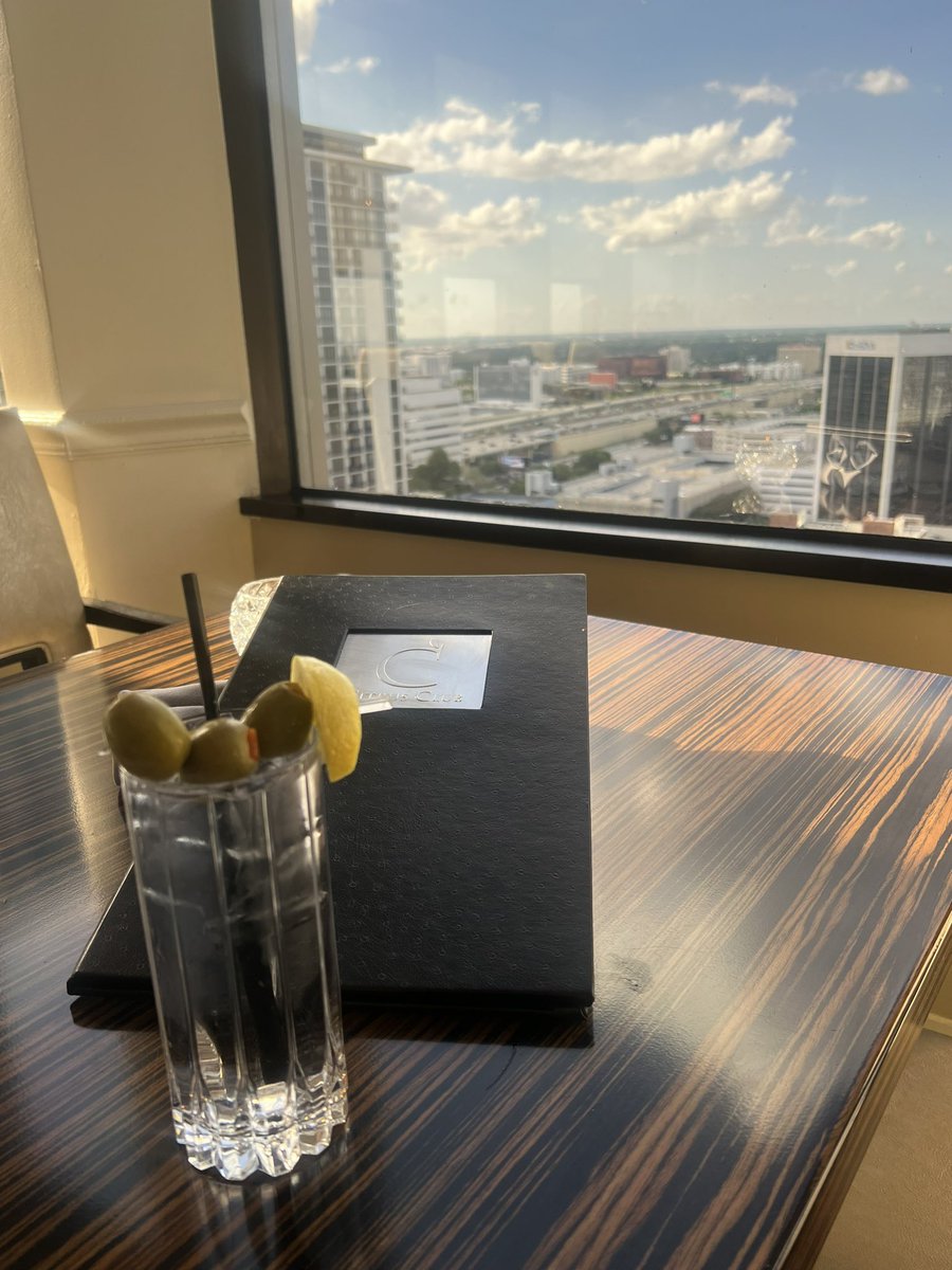 A cocktail, a menu, and a view or Orlando. What better way to start a meeting than with happy hour 😊

#citrusclub #happyhour #realtorlife #orlandorealtor #nakoma #ivreorlando #doyourthing