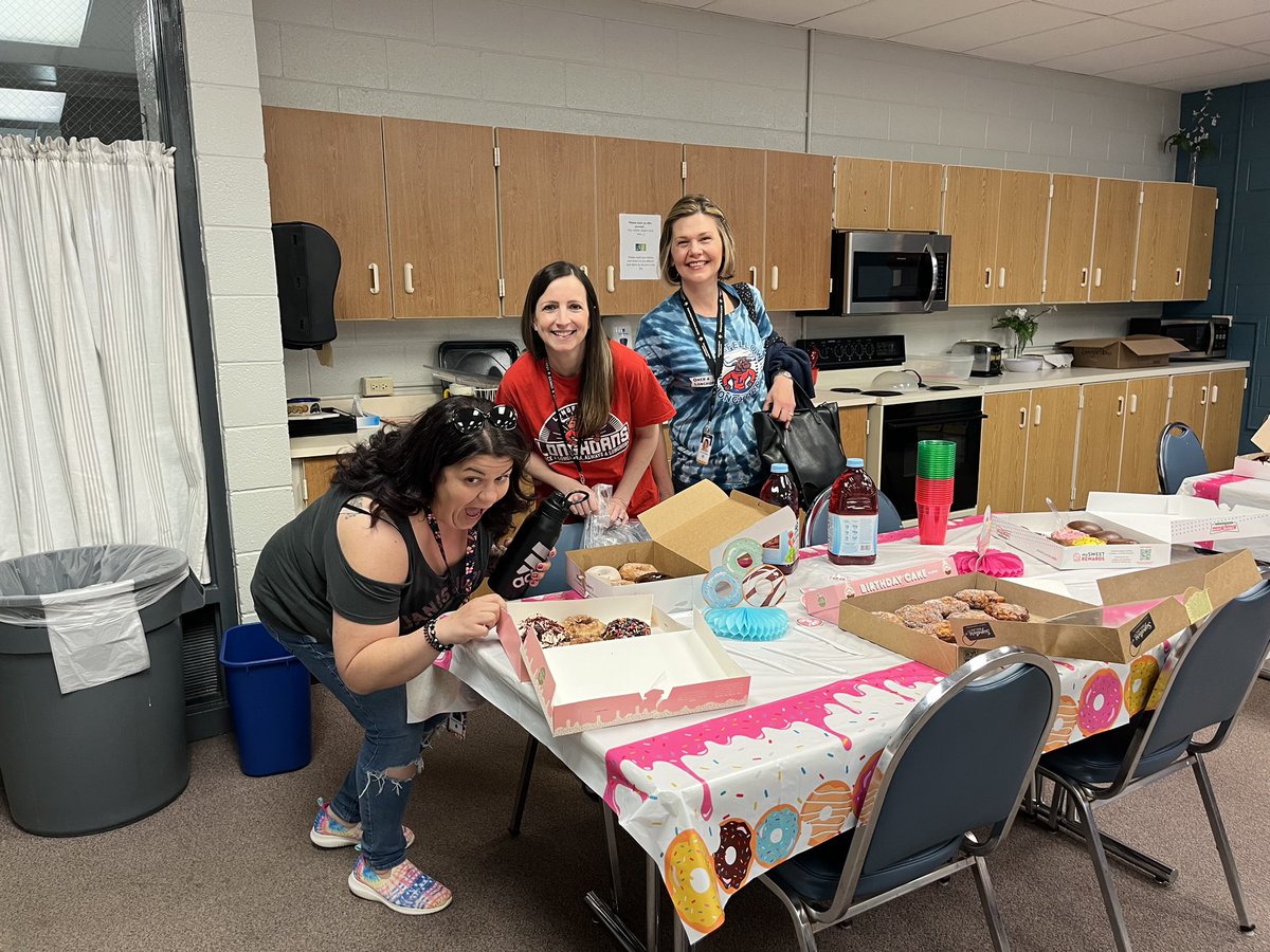 21longfellow's tweet photo. When the school’s social worker and learning coach realize that donuts make everything better, they go &amp; make a regular Friday morning even more exciting! Staff was encouraged to bring in donuts from their favorite bakery to share! Thanks Ms. Rubin and Mrs. Sutton! 🍩 #21Learns https://t.co/UIznKtQWZb