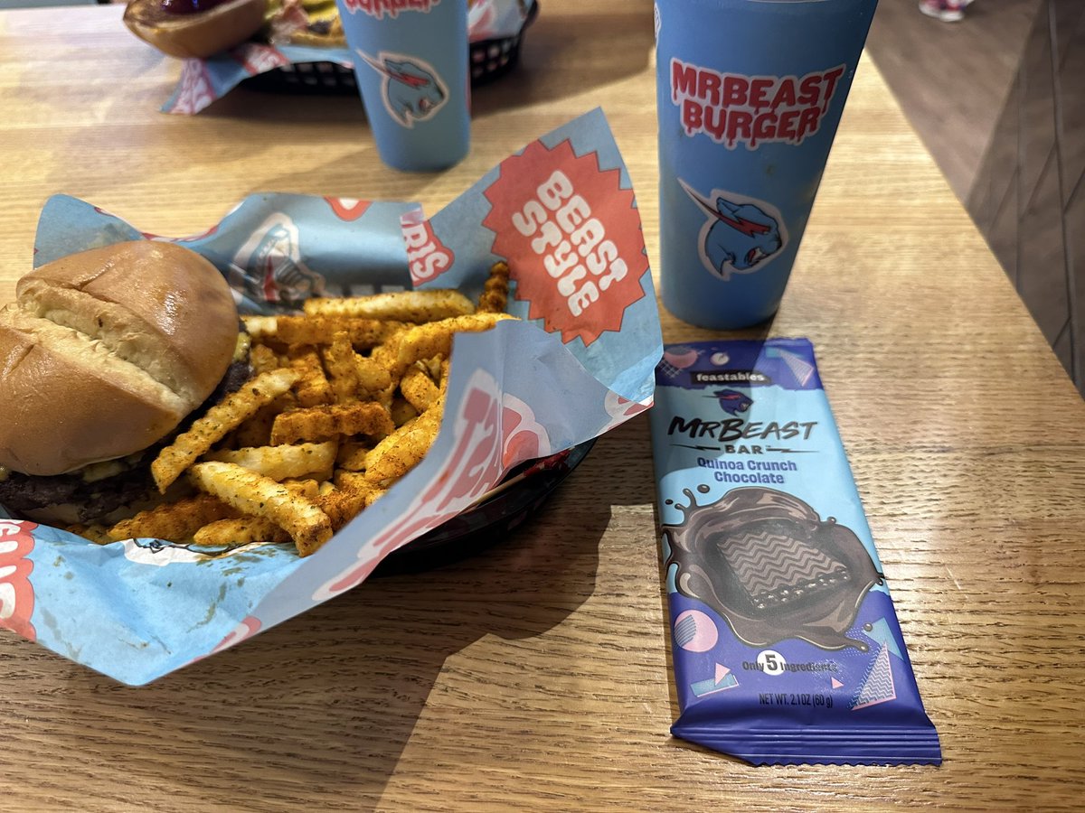 MICHAELSWORLD23's tweet photo. Just had @MrBeast @MrBeastBurger and @Feastables and it was really good would recommend 10/10 https://t.co/I2xPXlgfcA