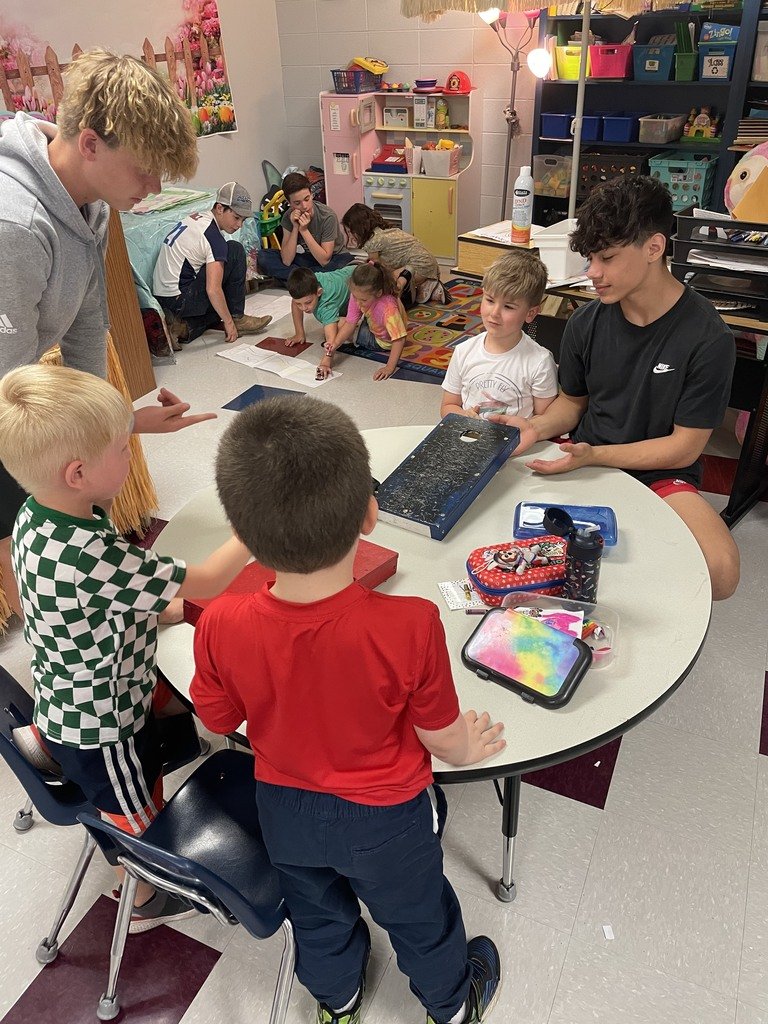 USD288's tweet photo. One of the many things we love about our school is the involvement with our older students and younger students. Our middle school students made up games and they played them with our Kindergarten students today. #CHstrong https://t.co/zUGaTE7EIK
