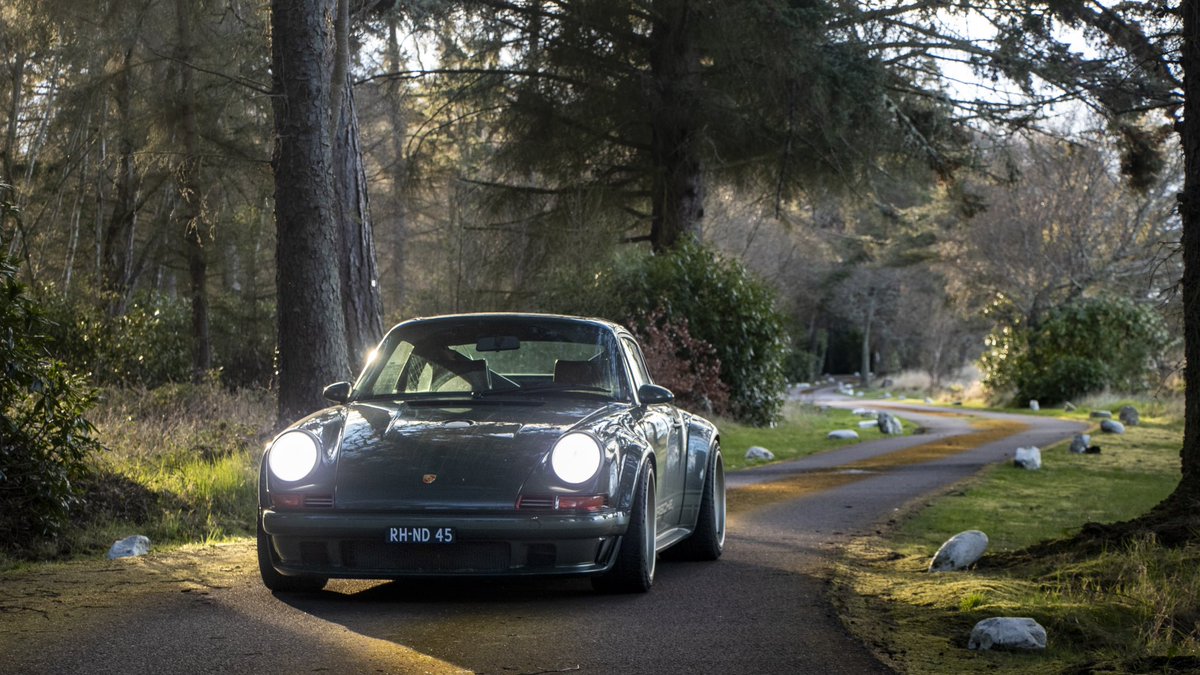 tomnort_'s tweet photo. Things I didn’t expect to see on a Friday evening in Inverness. 

A @singervehicles DLS from the Netherlands. https://t.co/5WhZhu6182