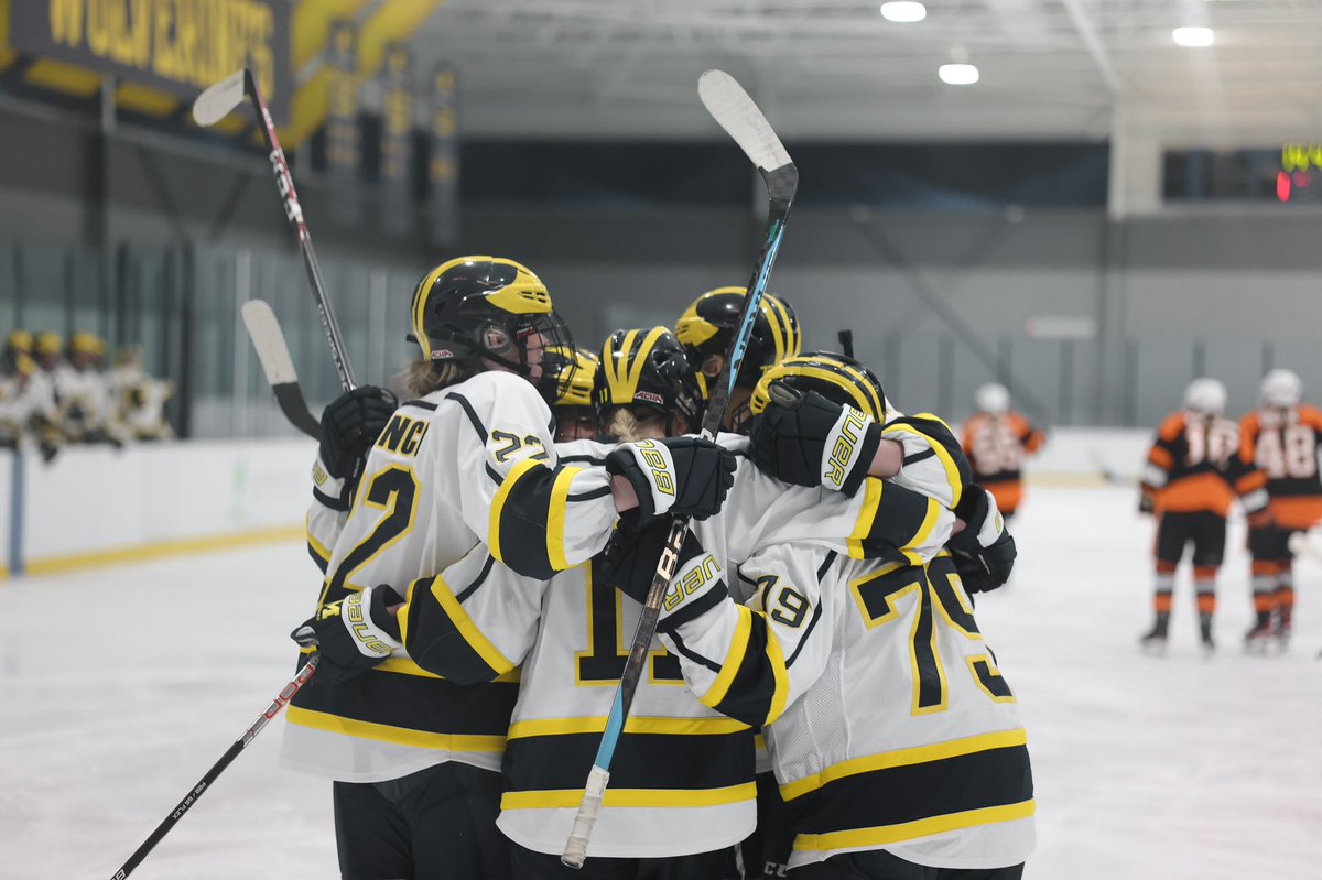 UM_DearbornWHKY's tweet photo. A quick shout out to our amazing photographer, @livingitdigital !
-
Thank you for capturing so many memorable moments throughout the season, we appreciate you and your amazing work.🫶🏻 📸 #goblue #rolldear https://t.co/FjAorVVHtz