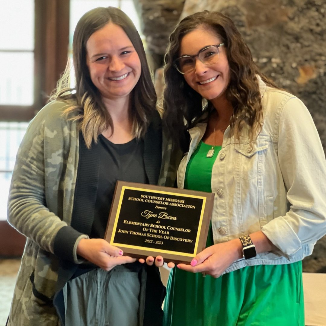 🎉 Congratulations to Tyne Burns, JTSD Counselor, who received the 2023 Southwest Missouri School Counselor Association Elementary School Counselor of the Year award. 👏