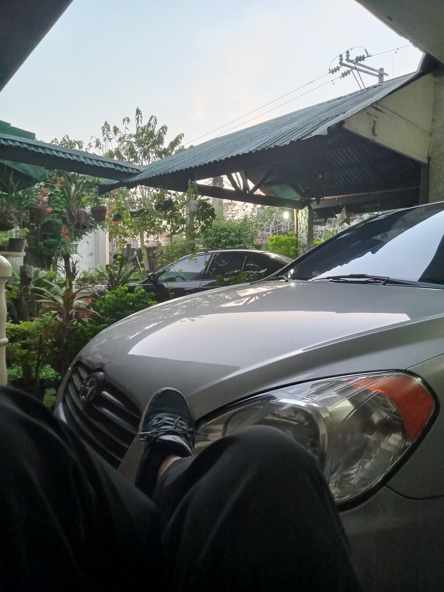 LuminaKlum's tweet photo. Home now. Makakatulog na din.
#iPityYou https://t.co/w3kV897i61