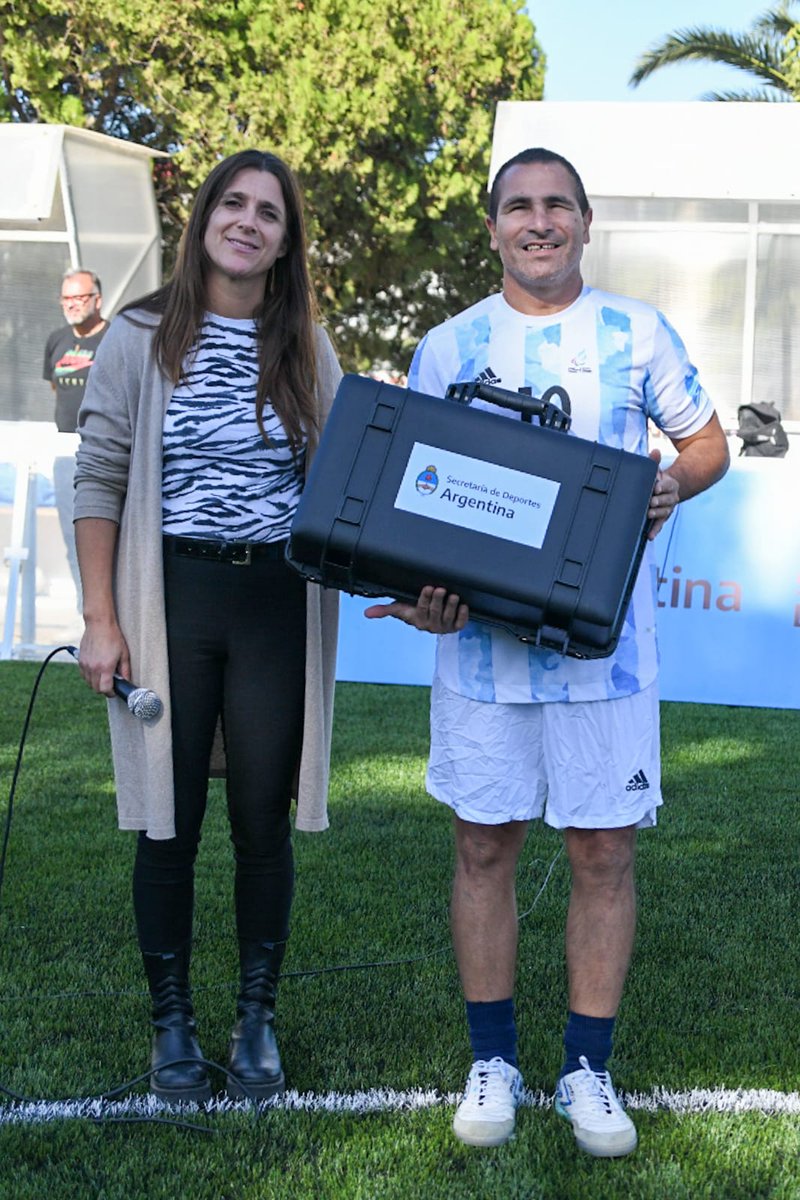 DeportesAR's tweet photo. #CopaTango ¡Sigue la acción en el CeNARD!
En el marco de la segunda jornada de competencia, Inés Arrondo, destacó las mejoras realizadas por la Secretaría de Deportes de la Nación en la cancha B1 para atletas de fútbol 5 para ciegos.
Más info: https://t.co/kpVoY0AQFS https://t.co/GFieV9jwtJ