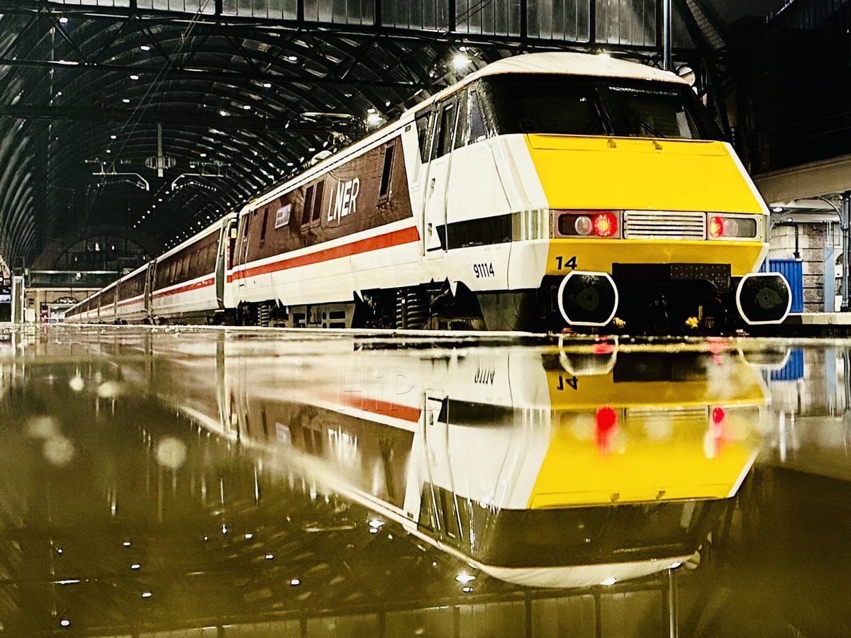 Railway Reflection (@railreflection) on Twitter photo Stunning <a href="/LNER/">London North Eastern Railway</a> Class 91 reflection, <a href="/NetworkRail/">Network Rail</a> @NetworkRailKGX London Kings Cross.
Credit: <a href="/HiPa125/">HiPa</a>
#RailwayReflection #Reflection #LNER #Class91 #InterCity #NetworkRail #London #LondonKingsCross #EastCoastMainline Stunning <a href="/LNER/">London North Eastern Railway</a> Class 91 reflection, <a href="/NetworkRail/">Network Rail</a> @NetworkRailKGX London Kings Cross.
Credit: <a href="/HiPa125/">HiPa</a>
#RailwayReflection #Reflection #LNER #Class91 #InterCity #NetworkRail #London #LondonKingsCross #EastCoastMainline