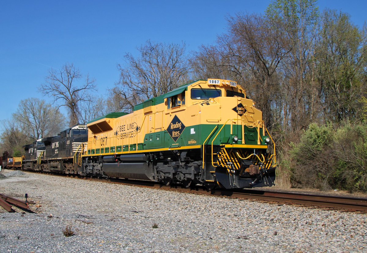RFPProductions's tweet photo. π Line back in service with a fresh coat of paint! I was fortunate enough to line up a drive to Southern VA perfectly with 11Z and their trip south! Here are pics from 2 of the 4 locations I saw it - Elkton and Grottoes, VA!
#norfolksouthern
#heritageunit
#ns1067 https://t.co/4v5TXnGXfI