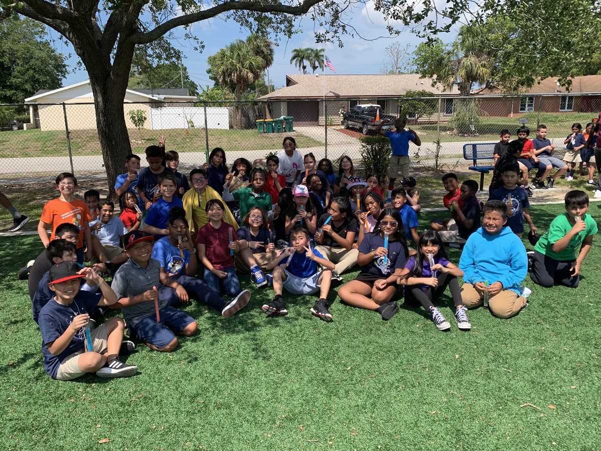 Mrs_Eble's tweet photo. Fourth grade could not stop talking about how much fun our school wide picnic was! It was worth the hard work passing iReady lessons! @hceotters https://t.co/uVhGEbRyxR