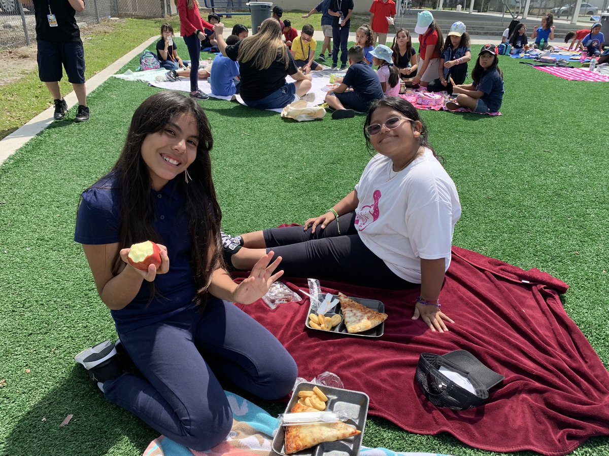 Mrs_Eble's tweet photo. Fourth grade could not stop talking about how much fun our school wide picnic was! It was worth the hard work passing iReady lessons! @hceotters https://t.co/uVhGEbRyxR