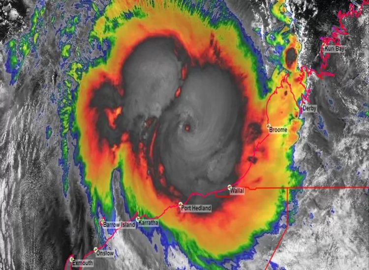 TheLiberal_ie's tweet photo. Evacuations continue as tropical cyclone hits Western Australia #TheLiberal Click Link here- https://t.co/AAS4TotNCo https://t.co/pzdGsOQlgJ
