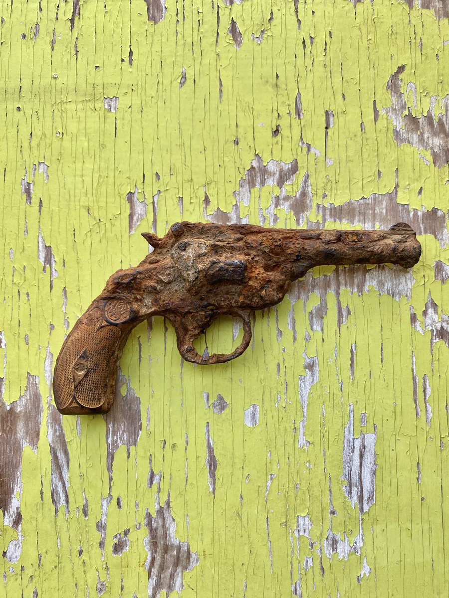 FraserRiverFind's tweet photo. It appears to have a “Smith & Wesson” logo on it but at only 7.25” long it seems toy-like. Maybe a sophisticated replica?
It’s fairly heavy but probably just filled with decades of sand and Fraser River clay, right?
#beachcombingfind
#vintagestyle #handgun https://t.co/zEudiuY52n