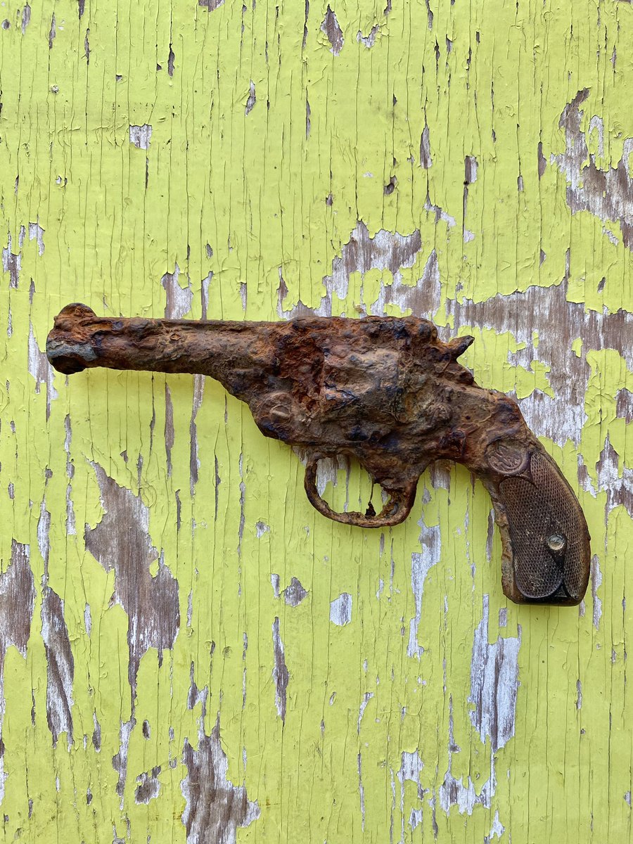 FraserRiverFind's tweet photo. It appears to have a “Smith & Wesson” logo on it but at only 7.25” long it seems toy-like. Maybe a sophisticated replica?
It’s fairly heavy but probably just filled with decades of sand and Fraser River clay, right?
#beachcombingfind
#vintagestyle #handgun https://t.co/zEudiuY52n