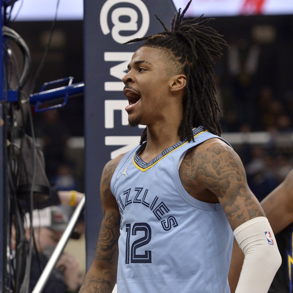 CREAMYCOLE's tweet photo. Ja Morant career stats against the Lakers

▫️26.6 points
▫️7.2 assists
▫️4.6 rebounds
▫️48 FG%
▫️45 3P% (4.2 3PA/Gm)
▫️58 TS%

Who’s guarding him? https://t.co/talsEcGAql