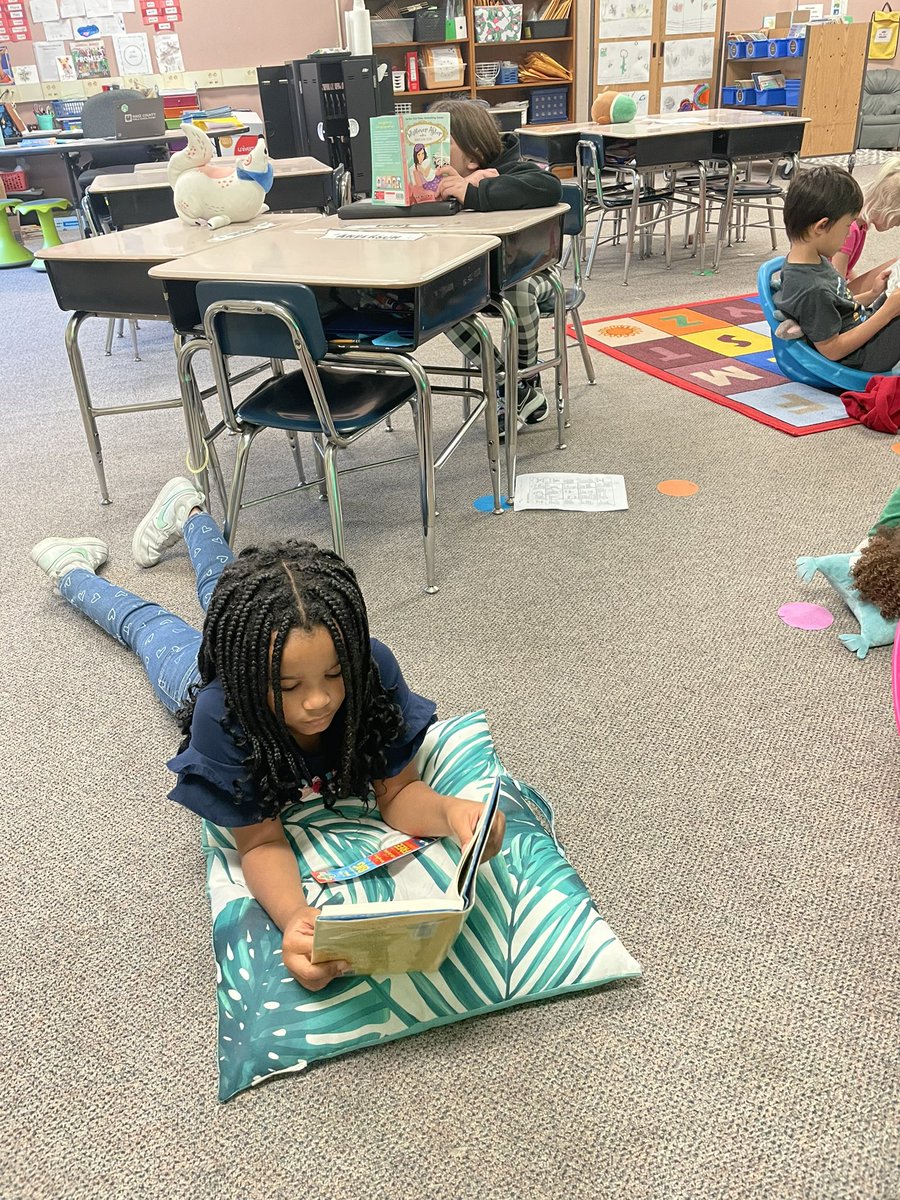SoaringSecond's tweet photo. Relaxing with a good book…We love a Reading Challenge 📚❤️ #MakeItHappen https://t.co/J6lZHqnad0