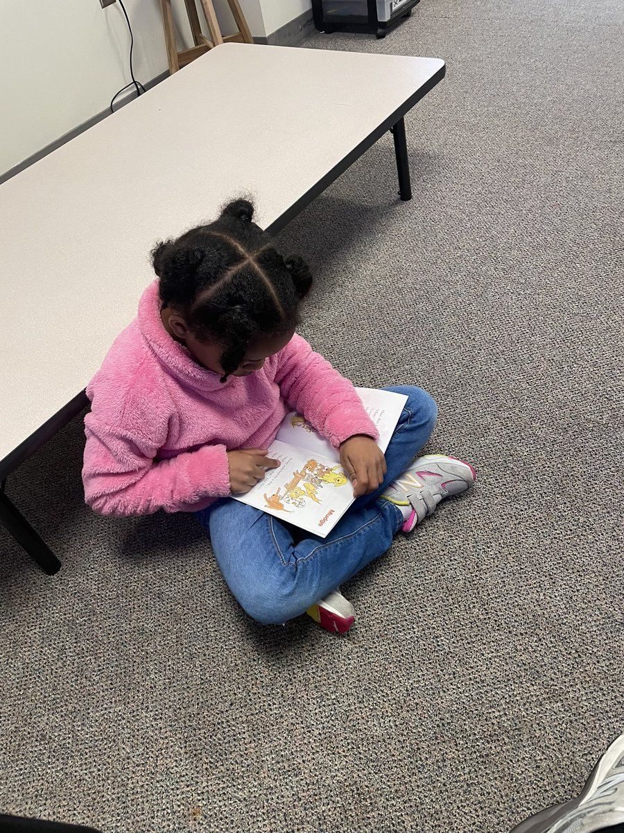 SoaringSecond's tweet photo. Relaxing with a good book…We love a Reading Challenge 📚❤️ #MakeItHappen https://t.co/J6lZHqnad0