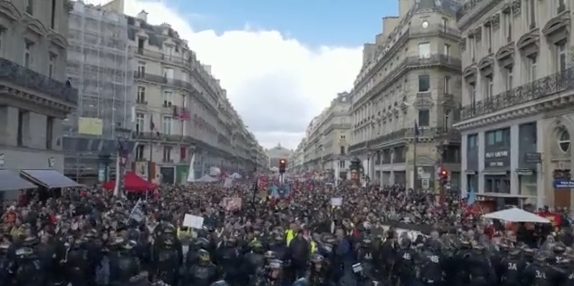 ElsViews's tweet image. Paris Is After You Macron #Paris #macron