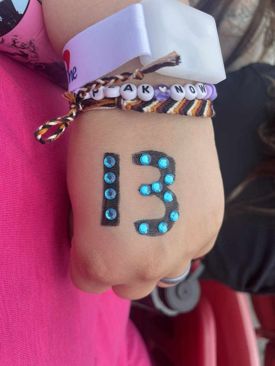 eclecticericka's tweet photo. seeing taylor for the third time for my 25th birthday almost exactly ten years since the first time i saw her for my 15th birthday!!! i’m so emotional #TampaTSTheErasTour @taylornation13 https://t.co/WCd7O8xfrU