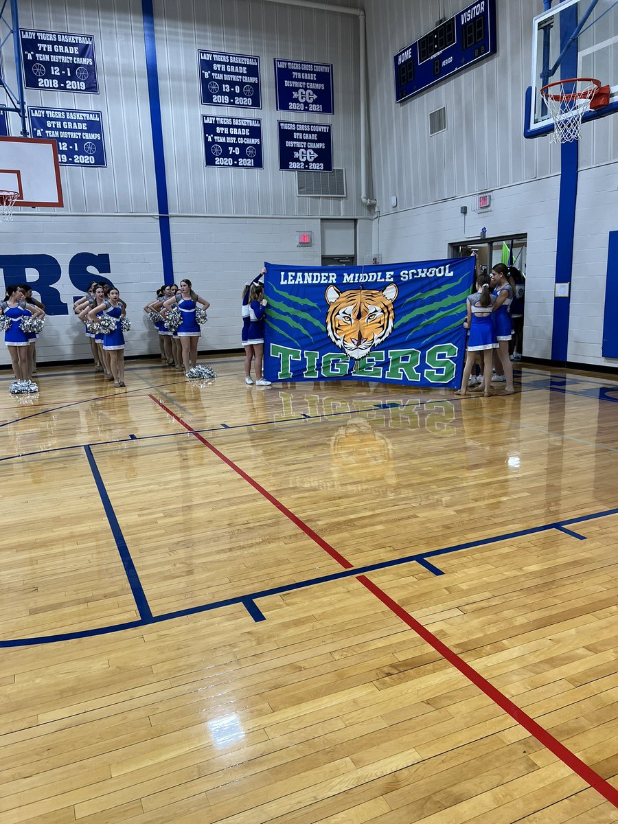 EmSmith_Faught's tweet photo. I love a good Pep Rally!!! Especially a @LeanderTigers one! There’s no place I’d rather be! #LeanderMS #1LISD https://t.co/SZ31gSmilR