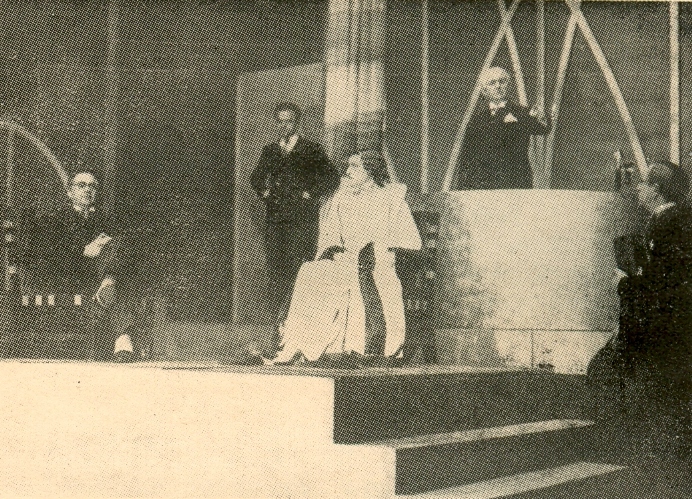 MiodragMilovan6's tweet photo. Fotografije iz SF drame "Sreća A.D." Vladimira Velmara Jankovića postavljene na sceni Narodnog pozorišta u Beogradu decembra 1933. godine. Scenografija Ananija Verbickog. https://t.co/6jHtxzIHPx