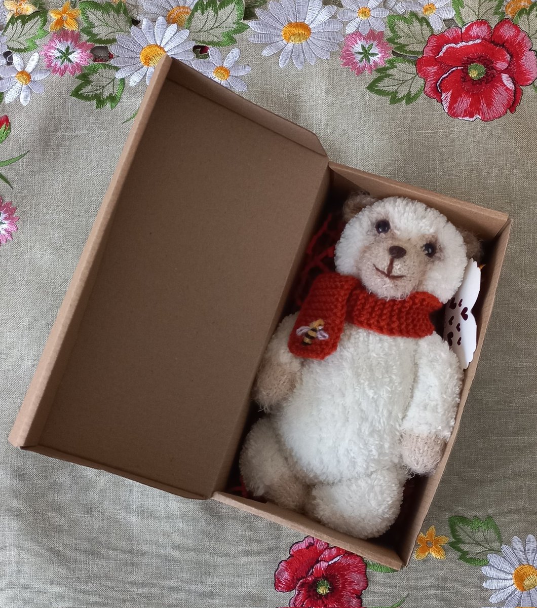ToysKnittedToys's tweet photo. This BEAR flew away to a new home yesterday. Possible repeat. You can order from the linkhttps://dailydoll.shop/shop/bear-4/ #bear #toys #beartoy #TeddyBear https://t.co/WIT0lOXxI3