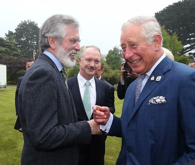 NiecyOKeeffe's tweet image. And here’s your king having the craic with the same lad.