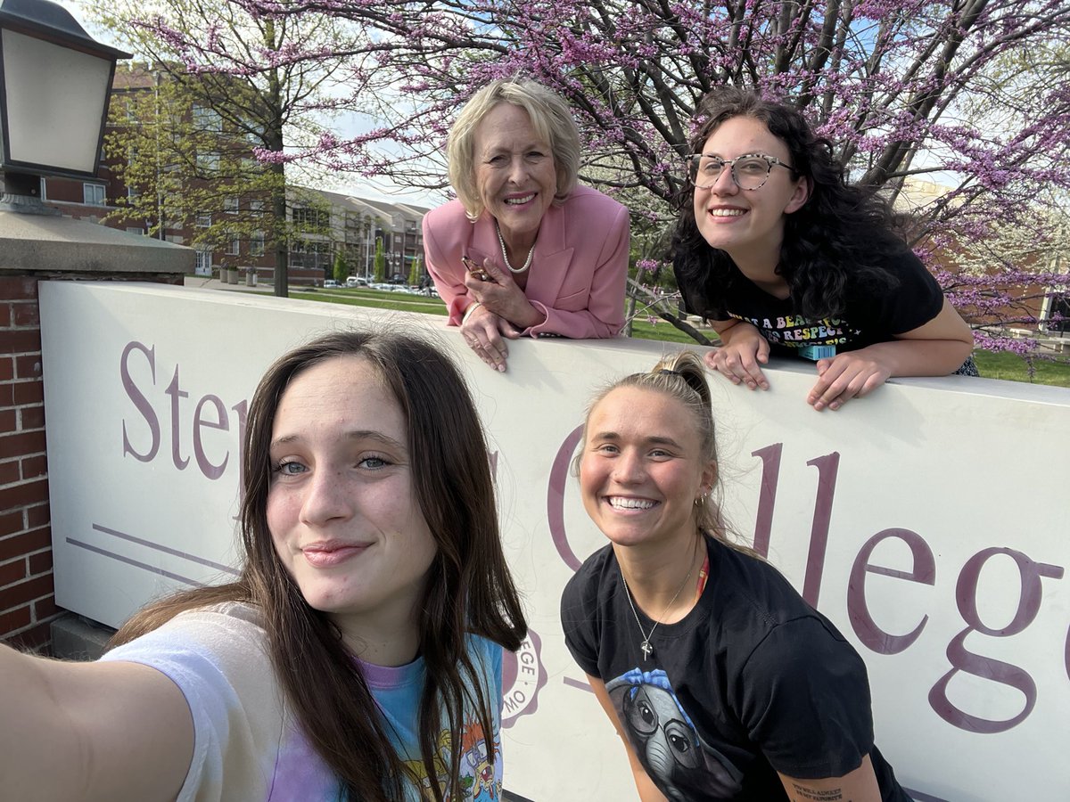 Stephens_BB's tweet photo. #STARSPOWER. Lynda, is an amazing Alum. We have Dance, Soccer, and Basketball in this picture. This is what #STARPOWER looks like! ⭐️⭐️⭐️👀👀👀 https://t.co/aSCzoWBpgC